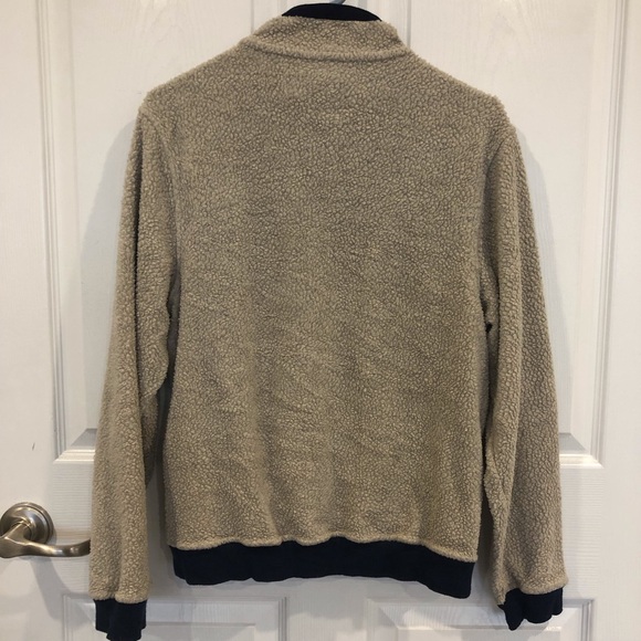 Patagonia Shearling Button Pullover rib knit cuffs and hem hand warmer pockets. - Picture 2 of 7